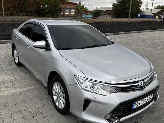 Toyota Camry - фото 3