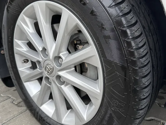 Toyota Camry - фото 2