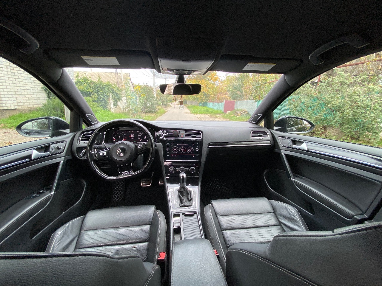 Volkswagen Golf R - фото 1