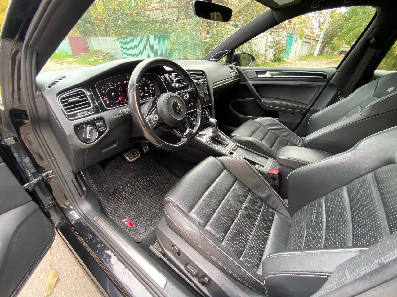 Volkswagen Golf R - фото 9