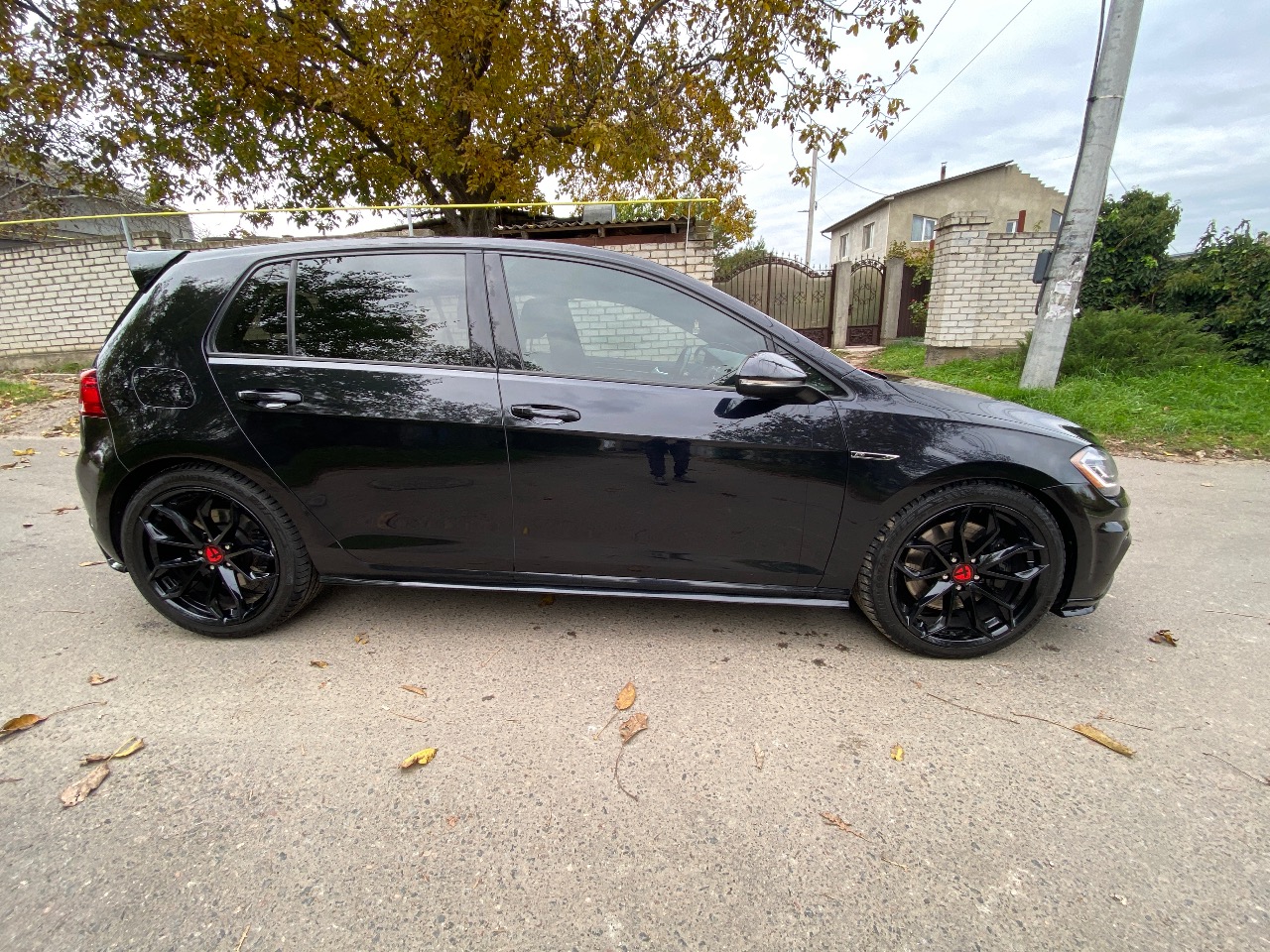 Volkswagen Golf R - фото 17