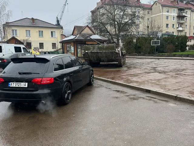 Audi A4 - фото 4