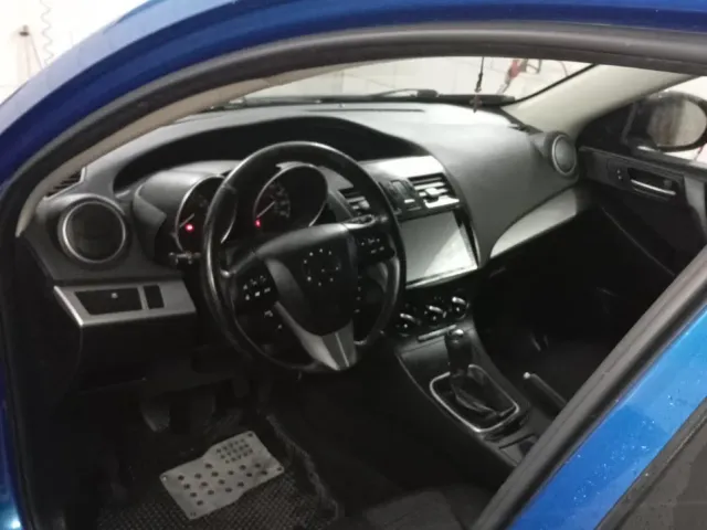Mazda 3 - фото 4