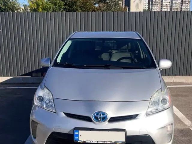 Toyota Prius - фото 2