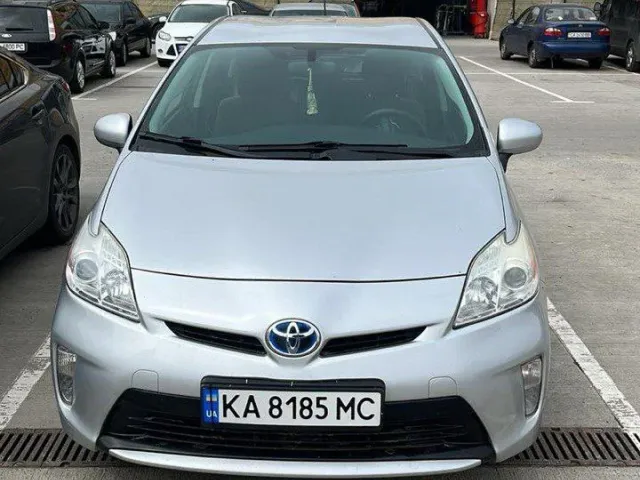 Toyota Prius - фото 1