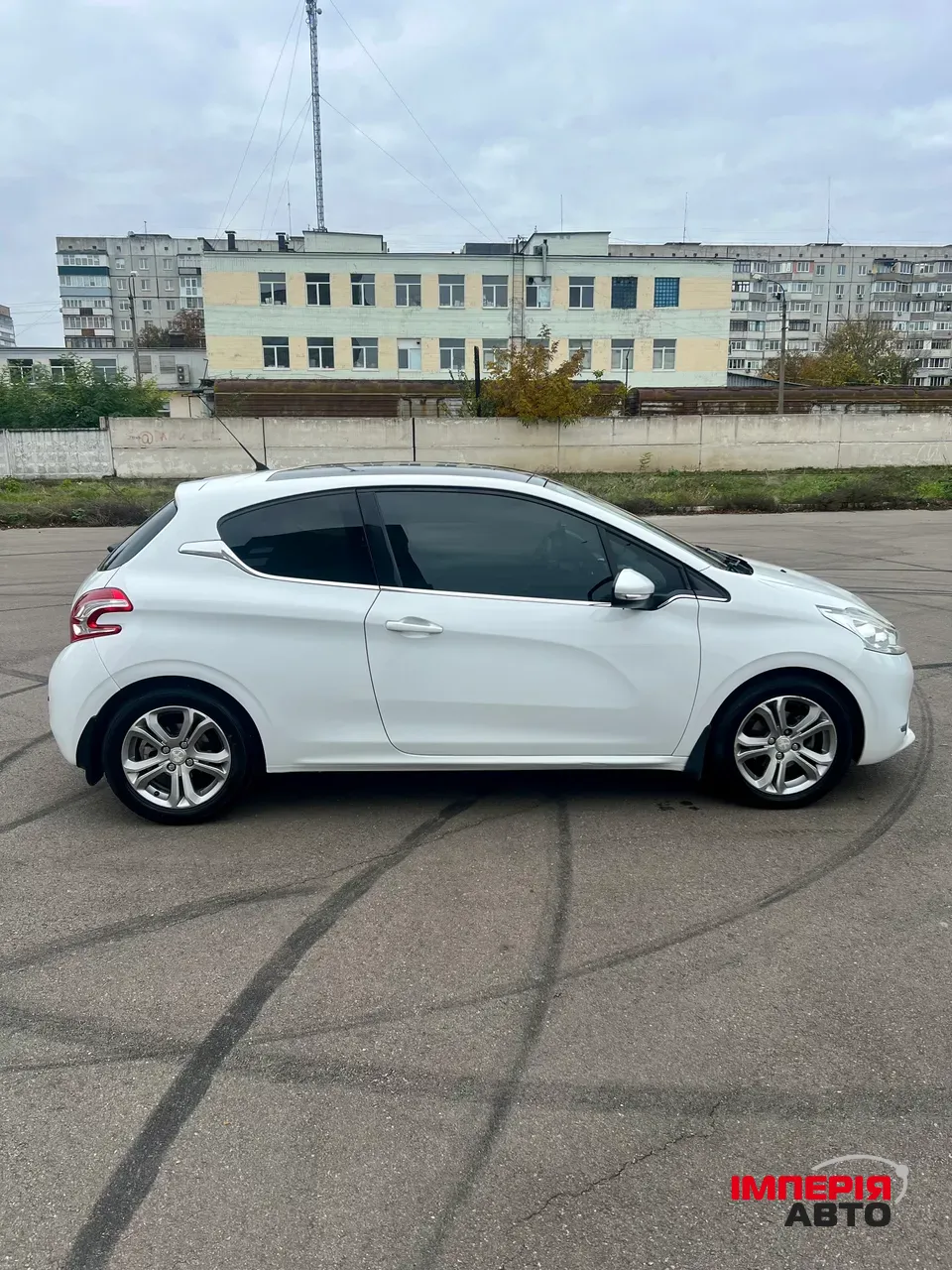 Peugeot 208 - фото 4
