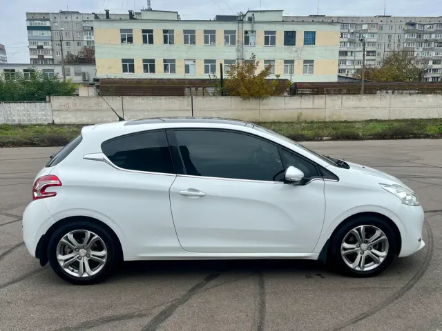 Peugeot 208 - фото 4