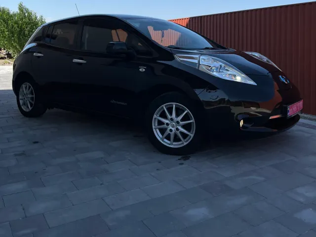 Nissan Leaf - фото 2