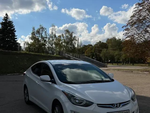Hyundai Elantra - фото 1