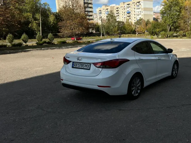 Hyundai Elantra - фото 5
