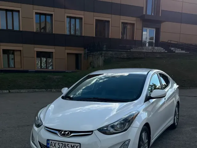 Hyundai Elantra - фото 3