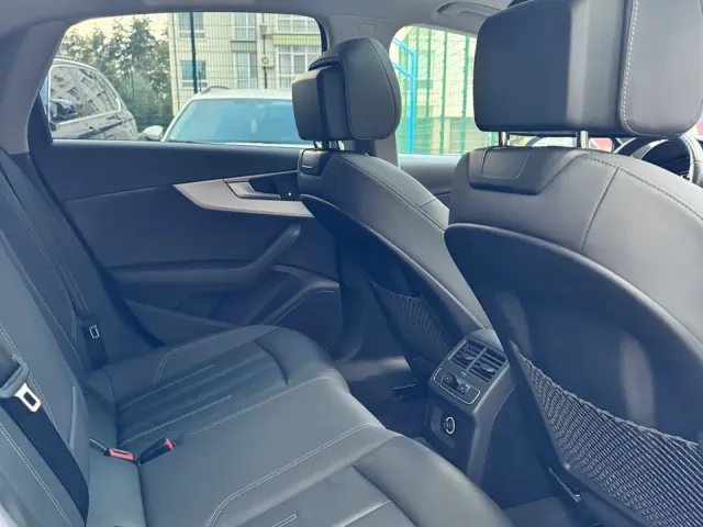 Audi A4 - фото 4