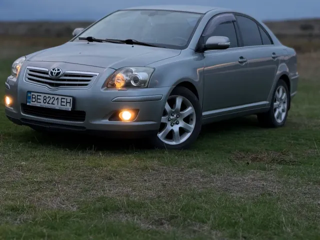 Toyota Avensis - фото 5