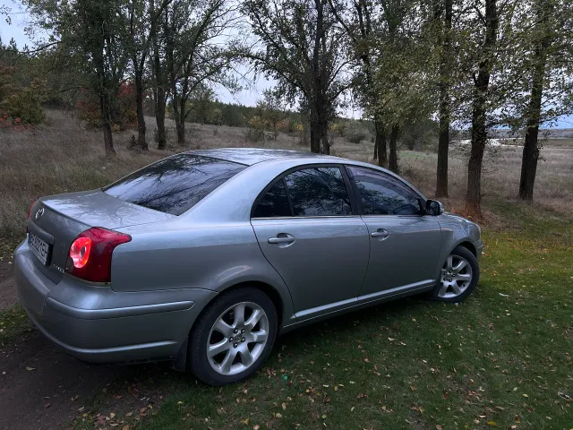 Toyota Avensis - фото 4