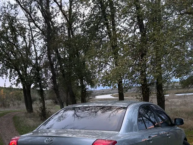 Toyota Avensis - фото 3