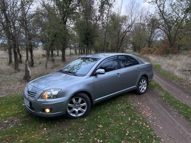 Toyota Avensis - фото 2