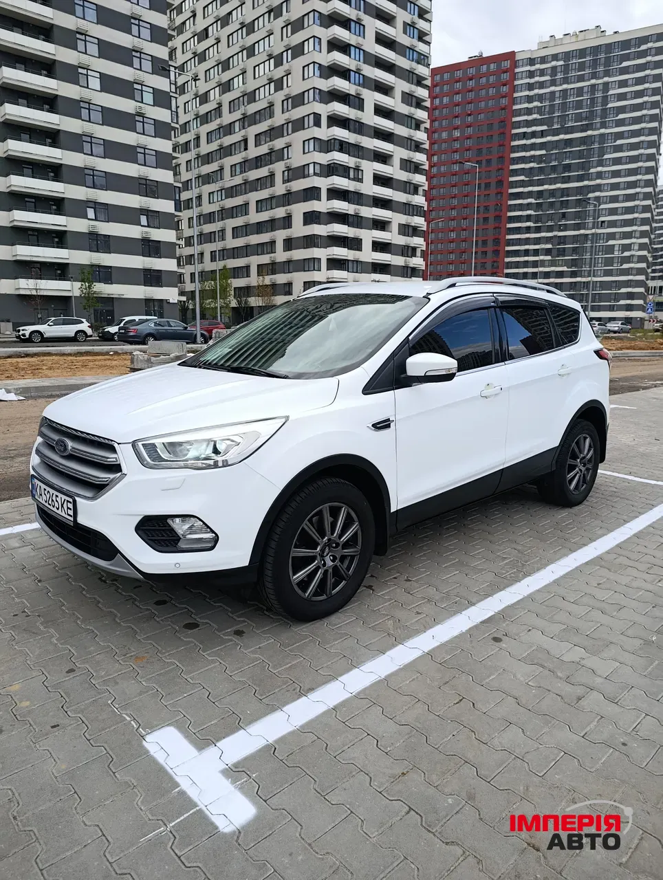 Ford Kuga - фото 1
