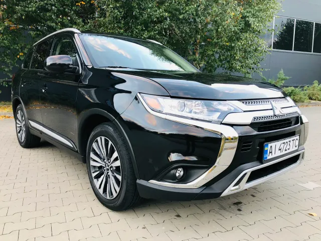 Mitsubishi Outlander - фото 2