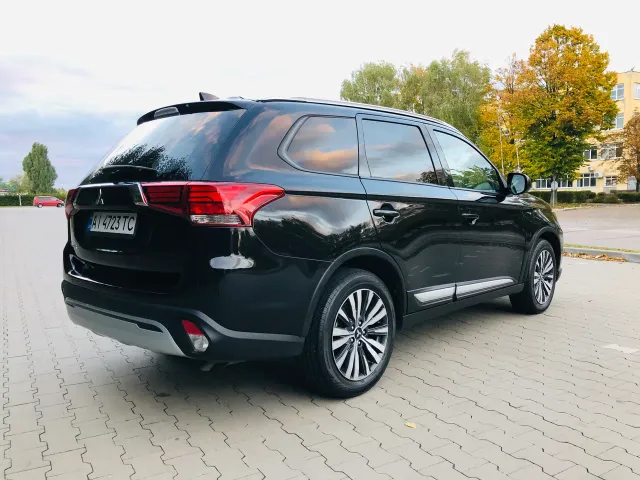 Mitsubishi Outlander - фото 4