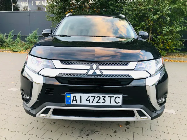 Mitsubishi Outlander - фото 3