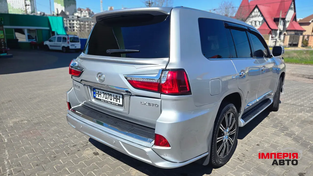 Lexus LX - фото 5