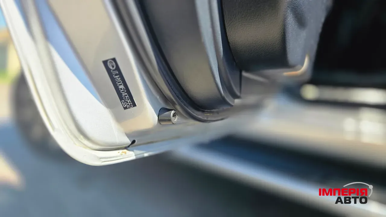 Lexus LX - фото 10