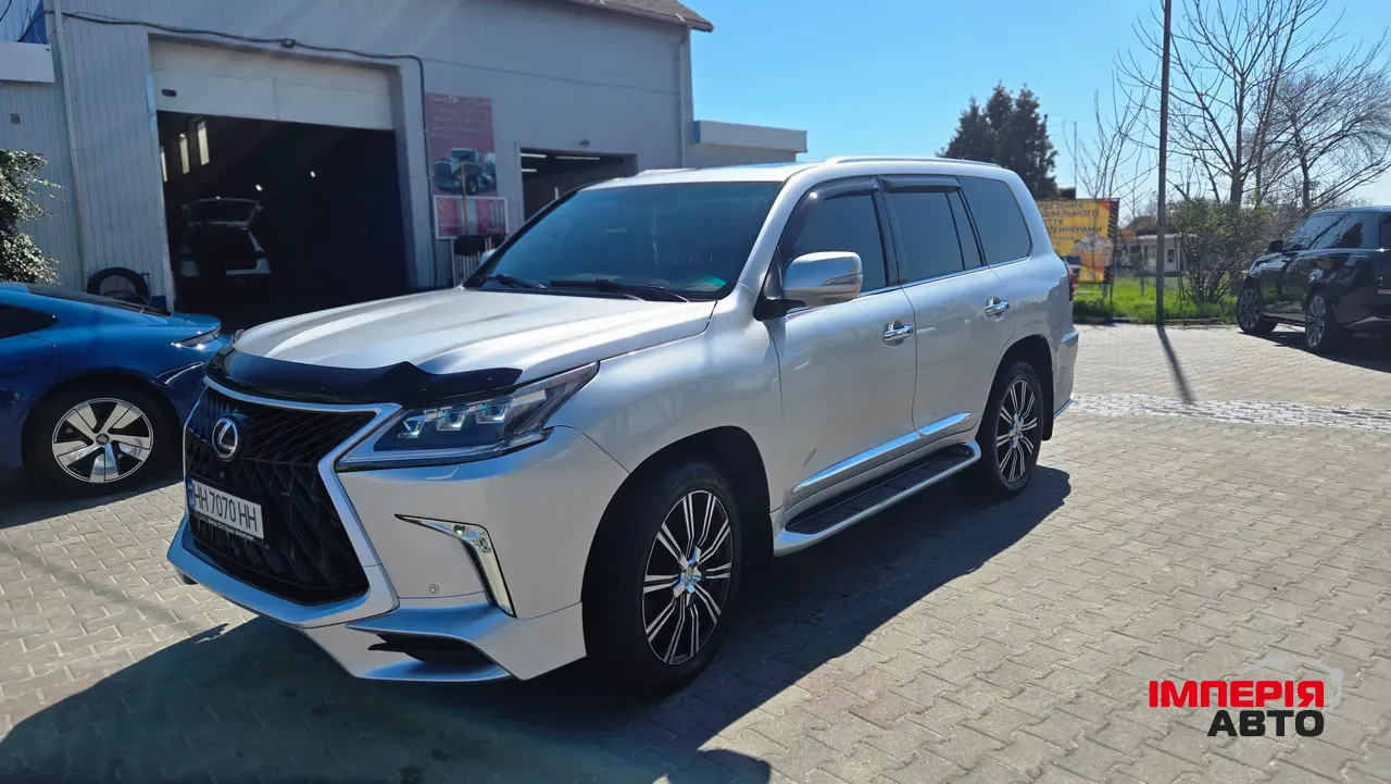Lexus LX - фото 14