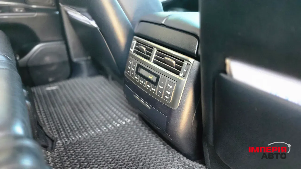 Lexus LX - фото 22