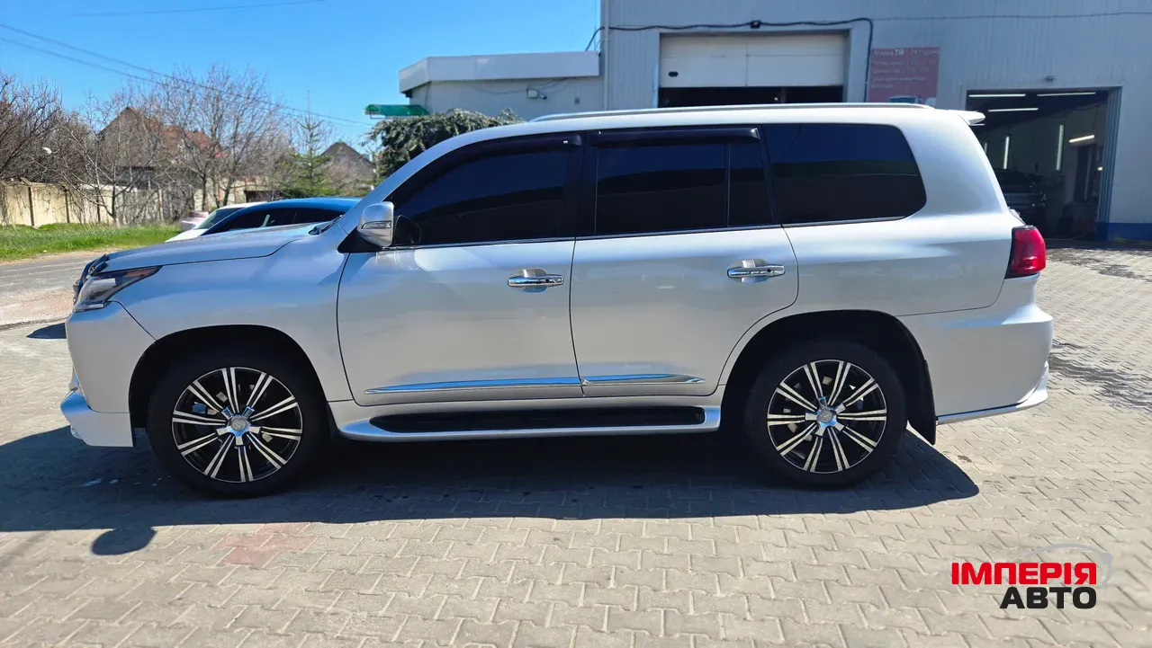 Lexus LX - фото 8