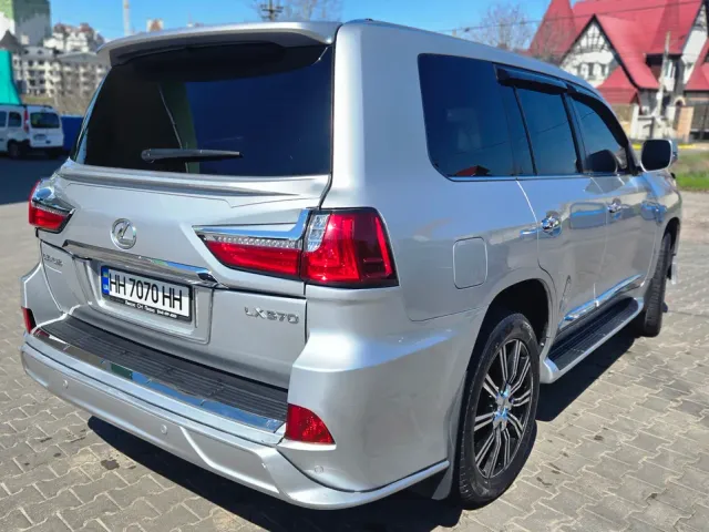 Lexus LX - фото 5