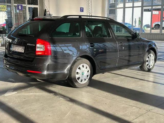Skoda Octavia - фото 3