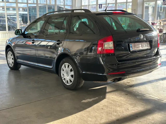 Skoda Octavia - фото 4