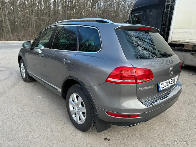Volkswagen Touareg - фото 1
