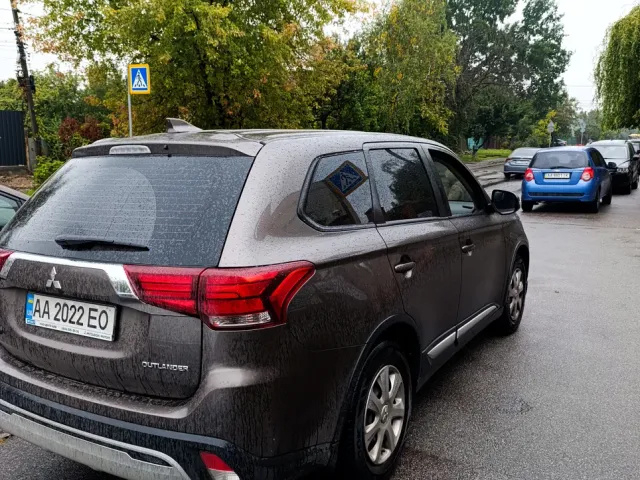 Mitsubishi Outlander - фото 2