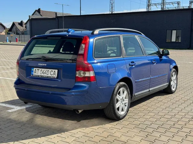 Volvo V50 - фото 1