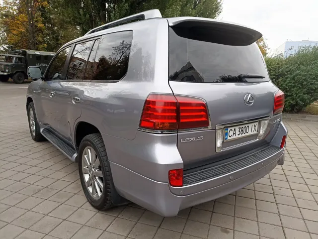 Lexus LX - фото 4