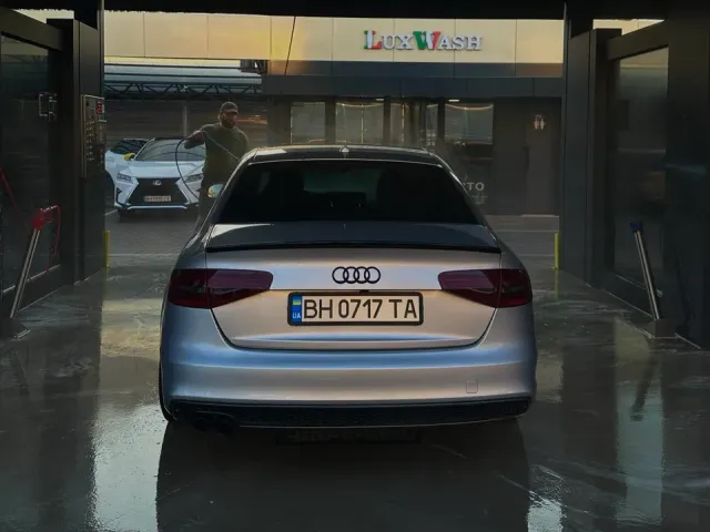 Audi A4 - фото 2