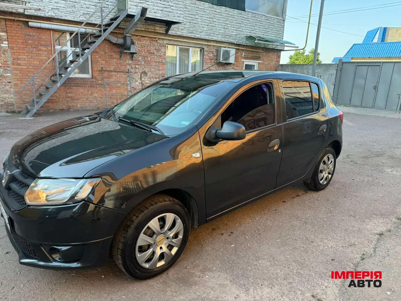 Dacia Sandero - фото 1