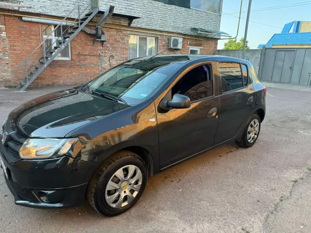 Dacia Sandero - фото 1