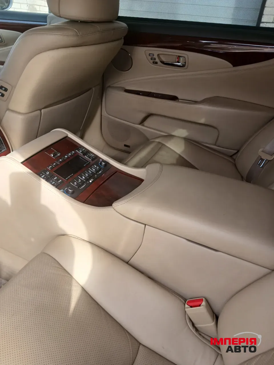 Lexus LS - фото 6