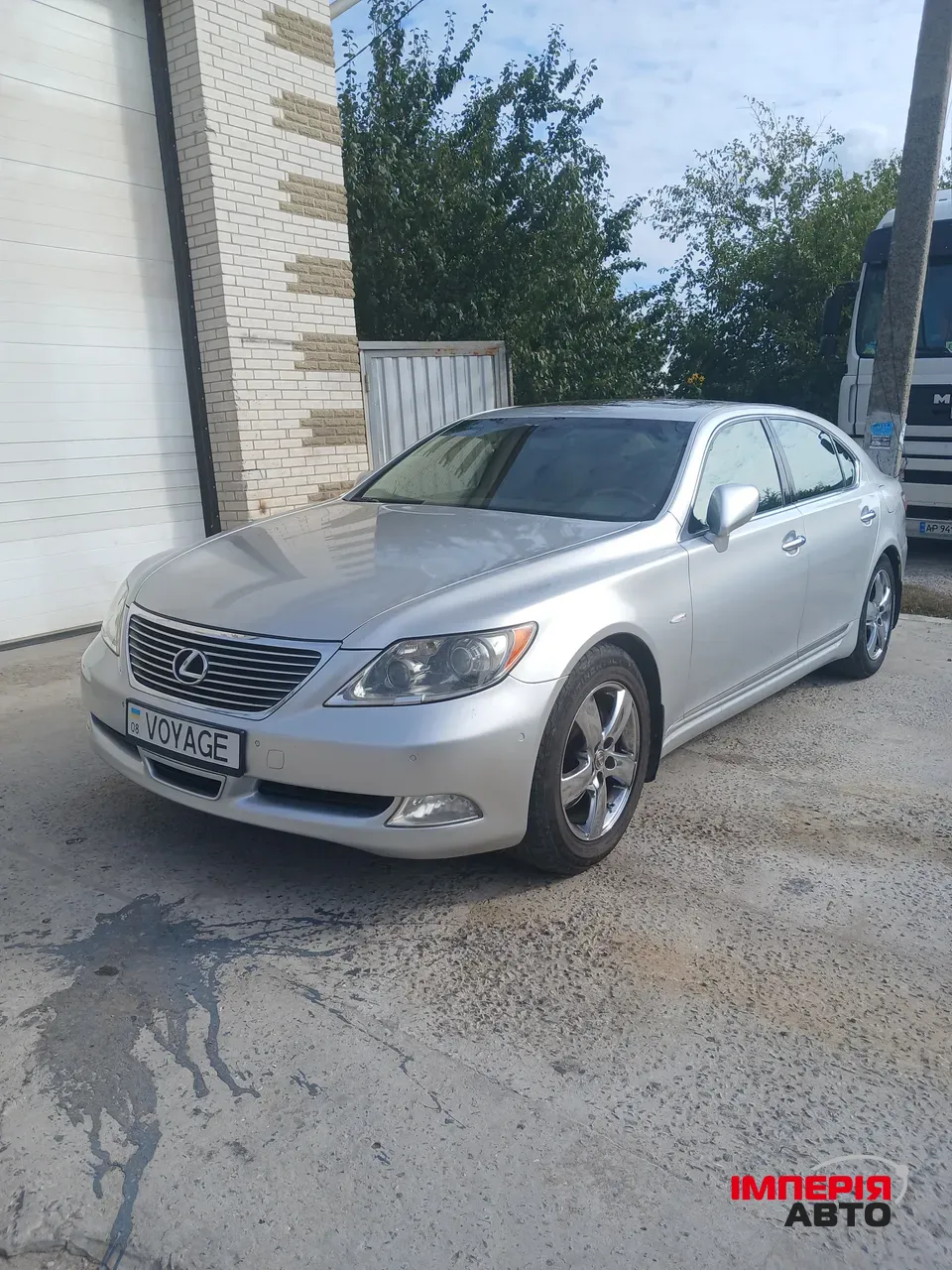 Lexus LS - фото 1