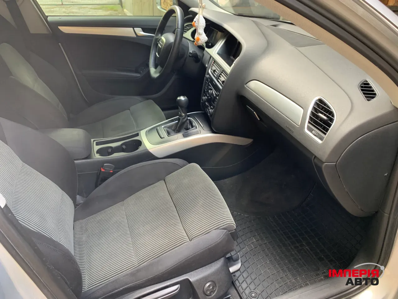 Audi A4 - фото 11