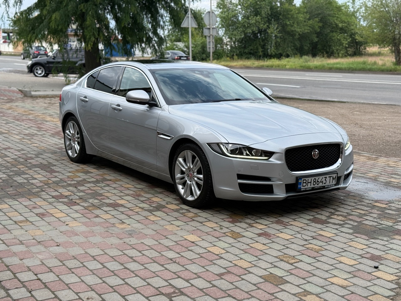 Jaguar XE - фото 12