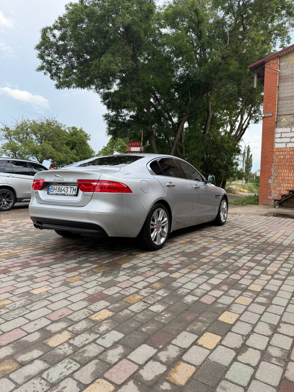 Jaguar XE - фото 10