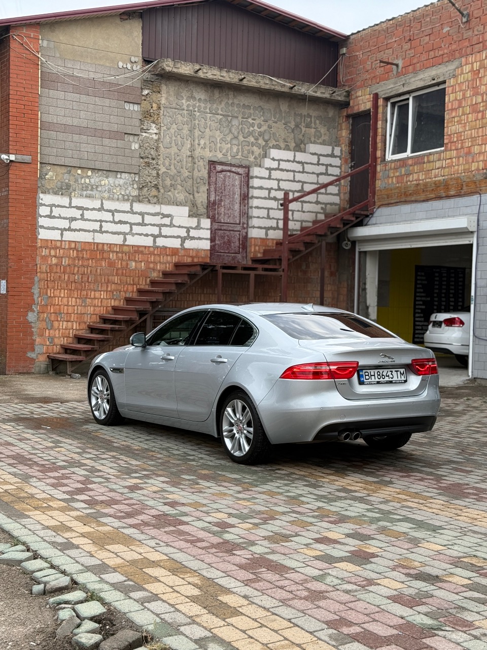 Jaguar XE - фото 6