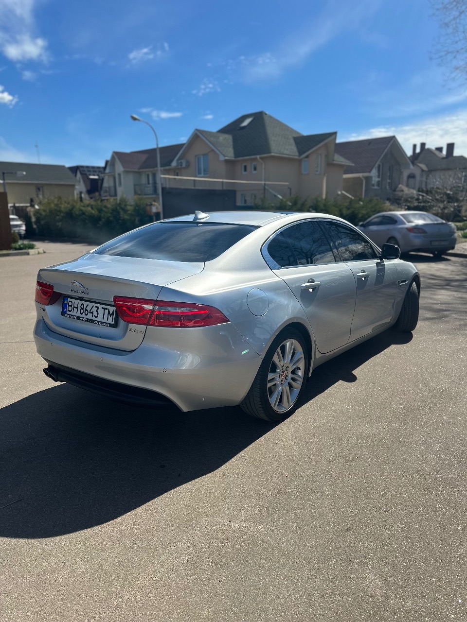 Jaguar XE - фото 11