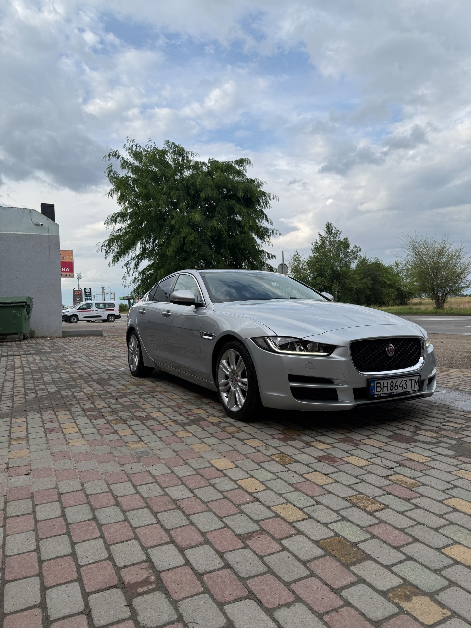 Jaguar XE - зображення 2