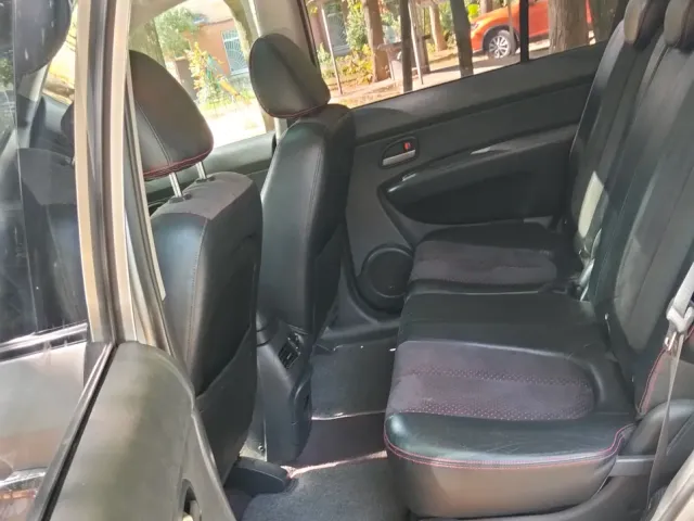 Kia Carens - фото 4