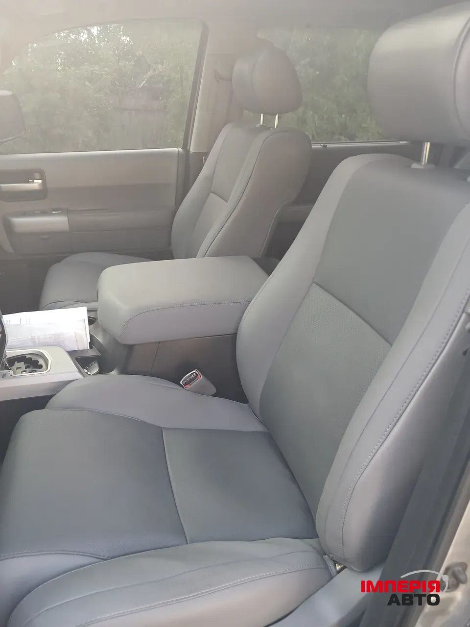 Toyota Sequoia - фото 7