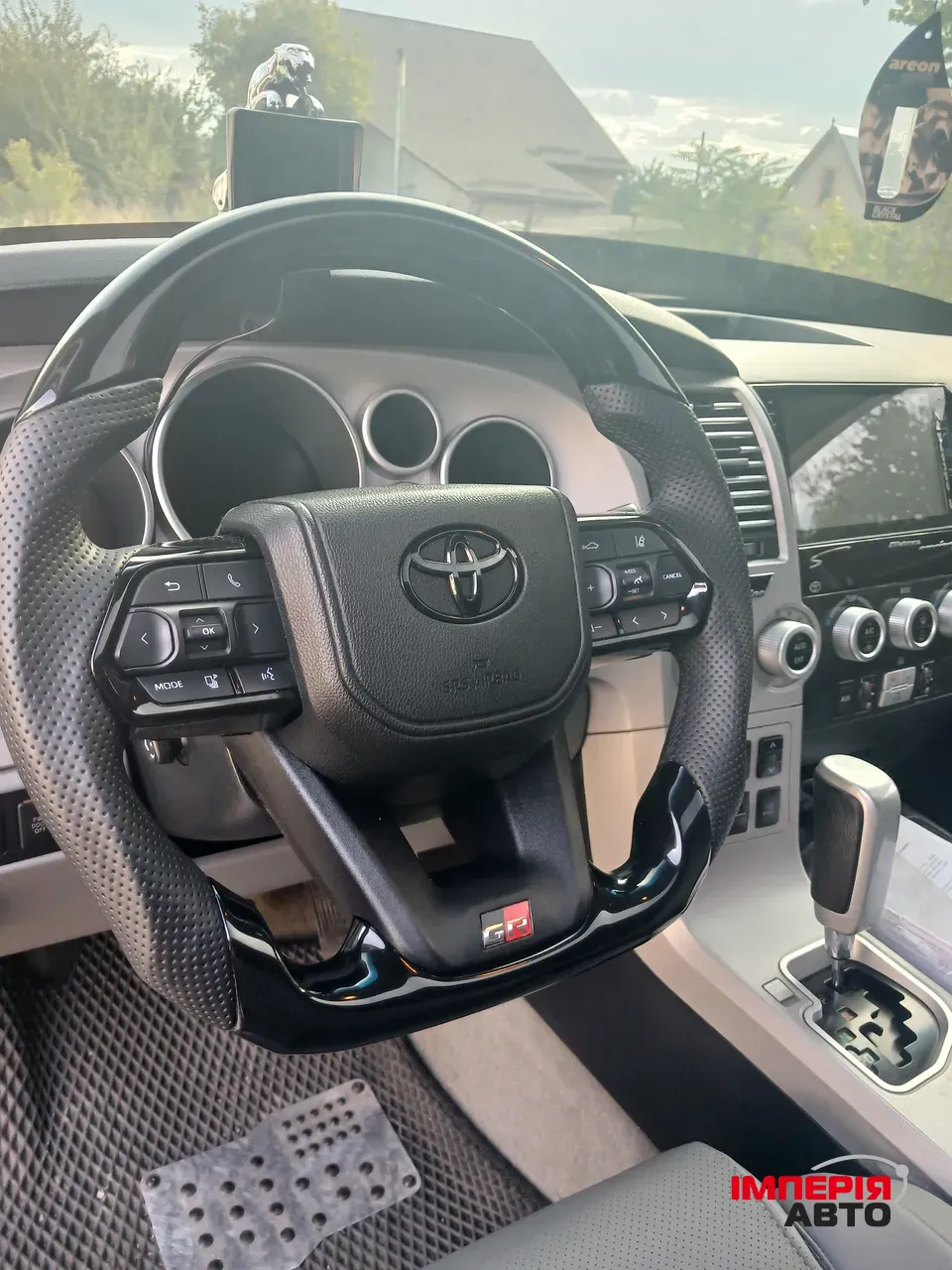 Toyota Sequoia - фото 9